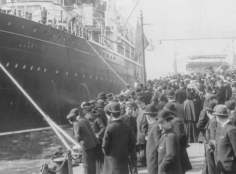 ‘~英国电影 Cunard Vessel at Liverpool海报,Cunard Vessel at Liverpool预告片  ~’ 的图片
