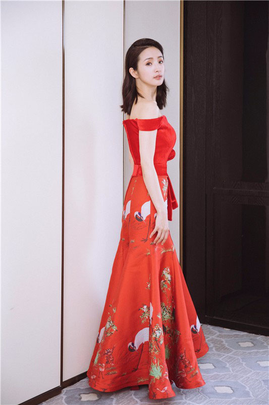 ‘~林依晨最新写真 简约中国风刺绣礼服尽显大气优雅  ~’ 的图片