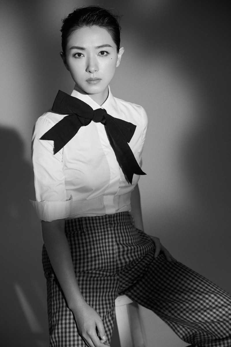 ‘~万茜最新几组时尚写真 黑白格调尽显摩登范  ~’ 的图片