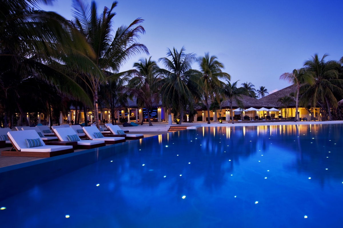 ‘~马尔代夫酒店 泳池 4K风景桌面背景’ 的图片