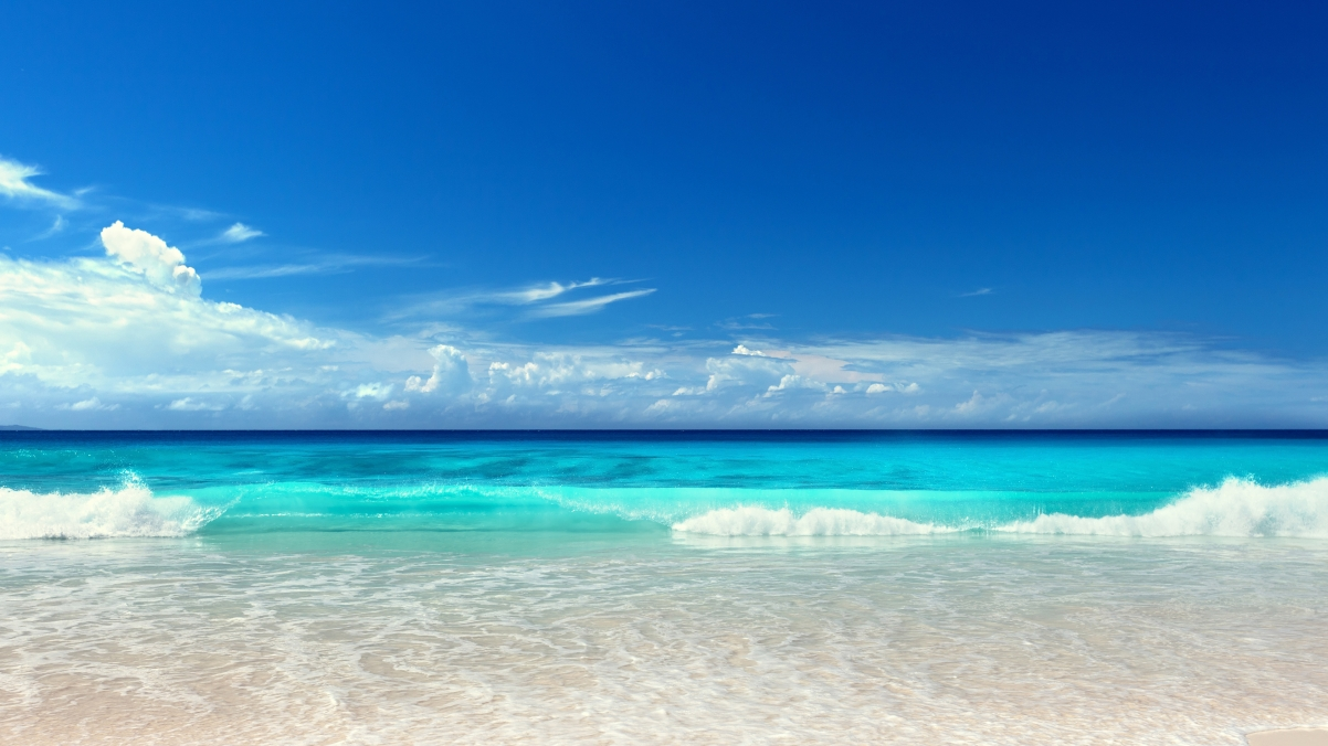 ‘~阳光 大海 海景 沙滩 蓝色大海4K风景桌面背景’ 的图片
