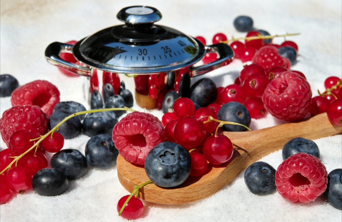 ‘~浆果 混合 山莓 蓝莓 葡萄干 水果 甜 健康 维生素 食品 弗里施 糖 锅 4K图片’ 的图片
