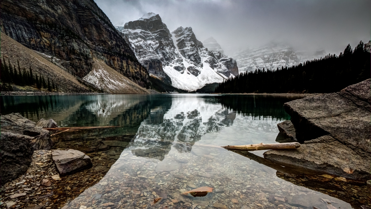 ‘~加拿大 莫林湖风景摄影4K桌面背景’ 的图片