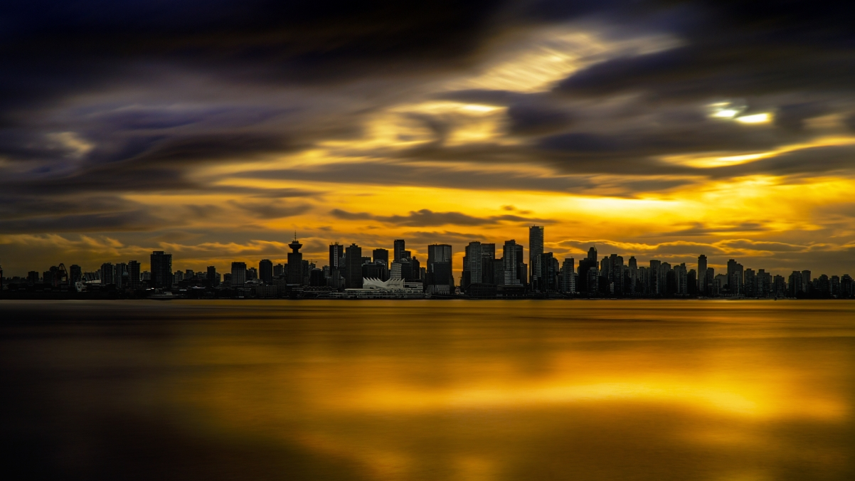 ‘~温哥华市中心 神秘云彩 风景摄影 4K桌面背景’ 的图片