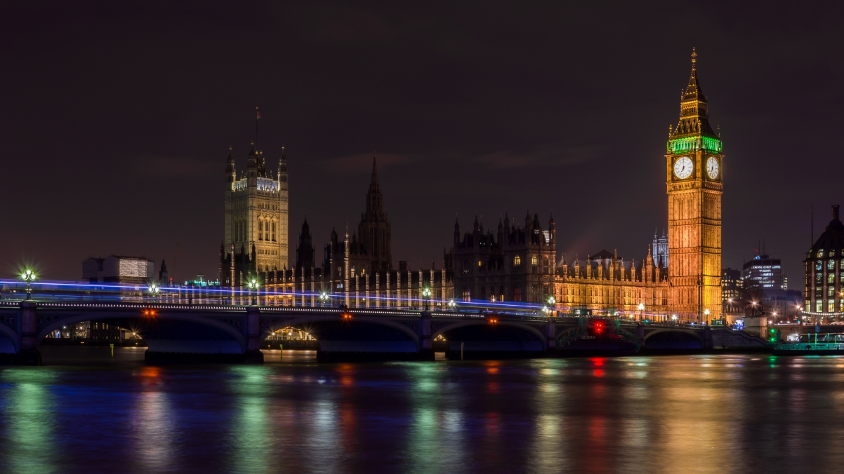 ‘~伦敦夜间 大本钟和议会大厦 伦敦风景4K桌面背景’ 的图片