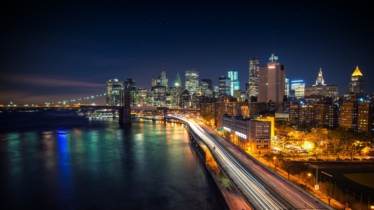 ‘~曼哈顿大桥夜晚风景4K桌面背景3840×2160’ 的图片