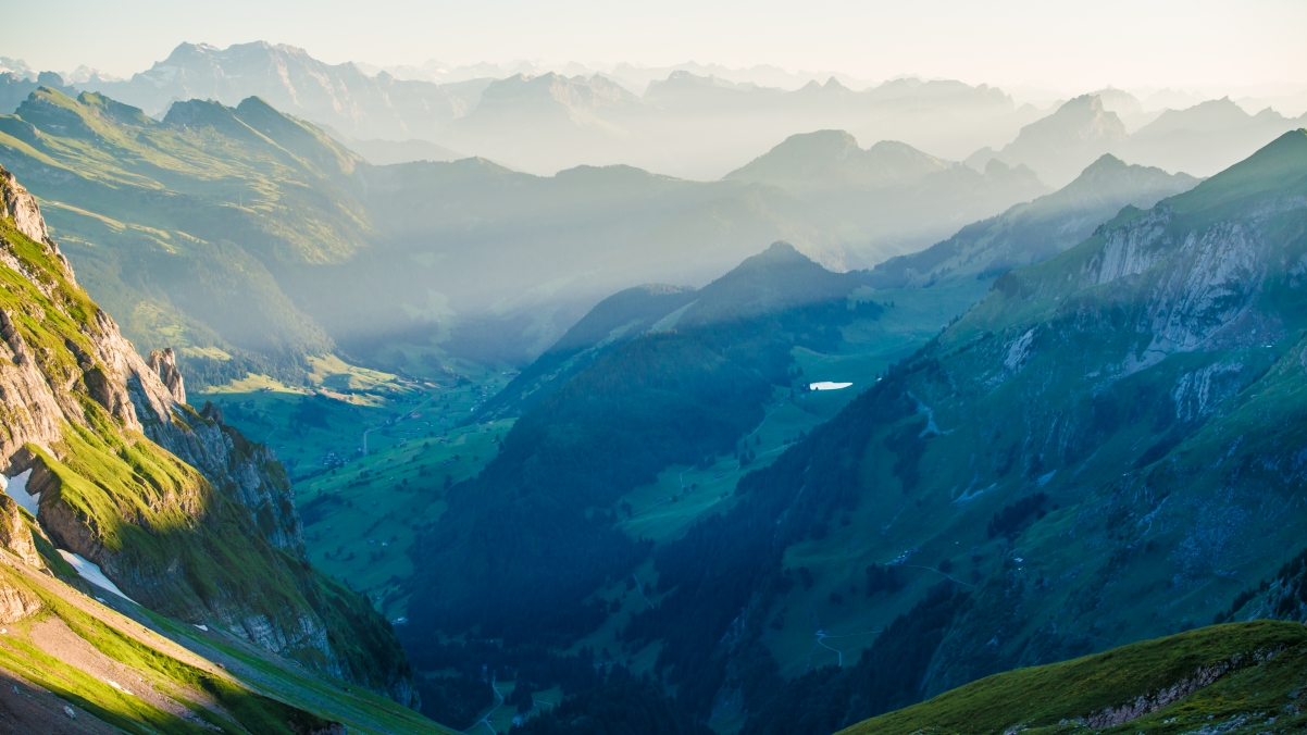‘~瑞士山顶端4K风景桌面背景3840×2160’ 的图片