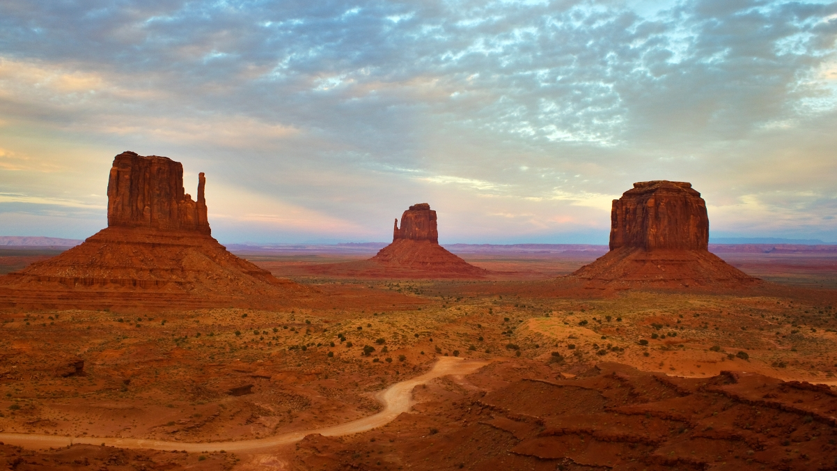 ‘~犹他州和亚利桑那州 纪念碑谷 4K风景桌面背景’ 的图片