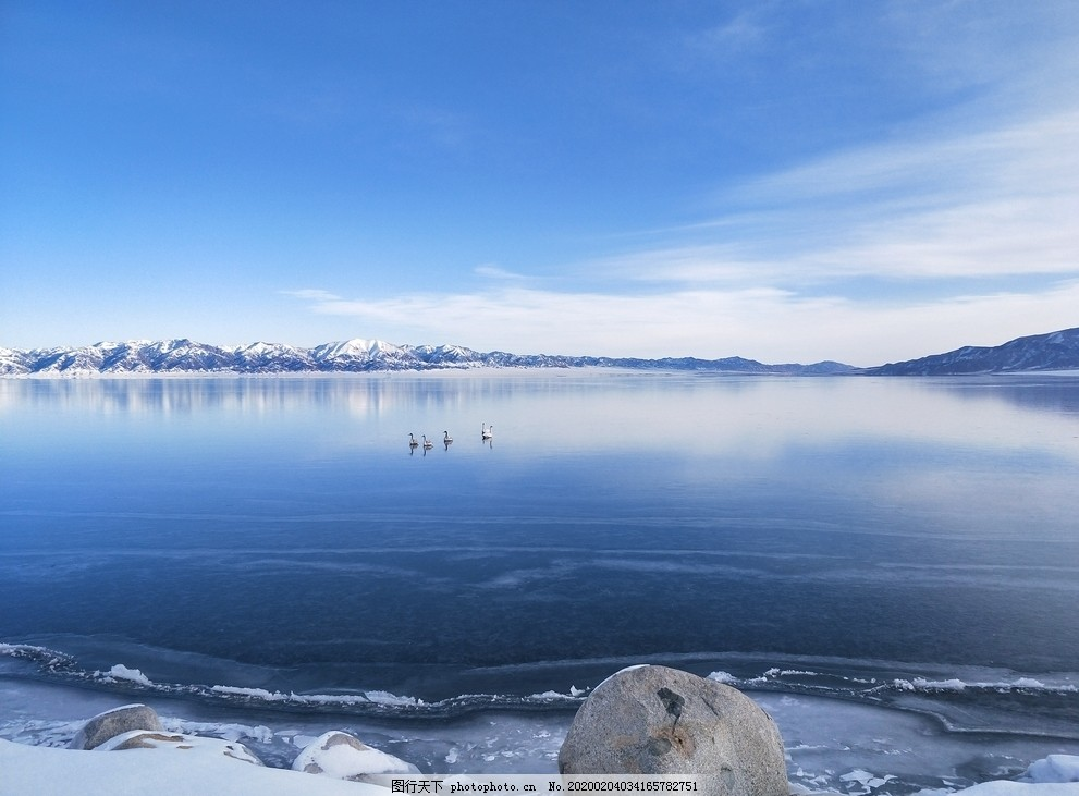 冰湖,湖面,倒影,望湖石,蓝天,白云,摄影